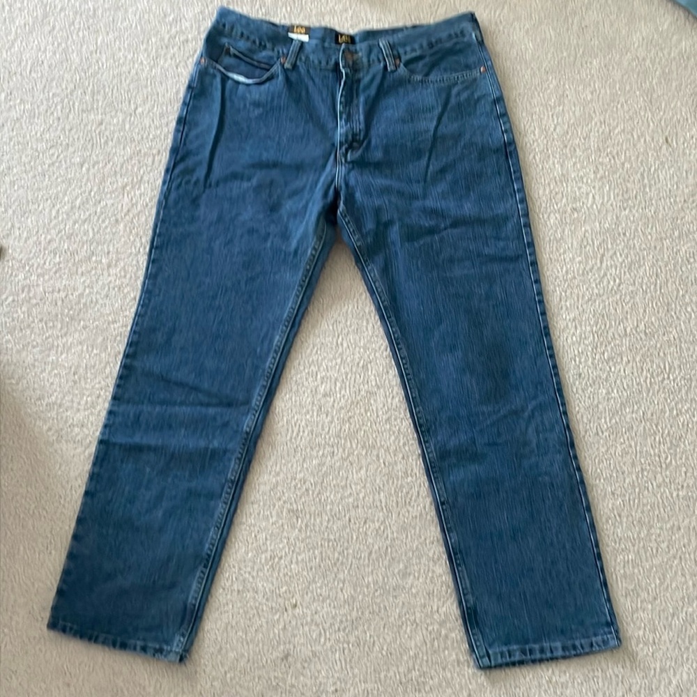 Men’s Lee relaxed fit straight leg jeans, size 38x32, NWT